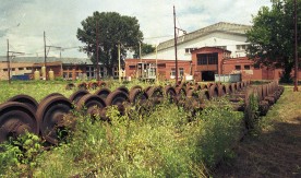 "Hale. Zakłady Naprawy Taboru Kolejowego Pruszków", 1997. Fot. J. Szeliga....